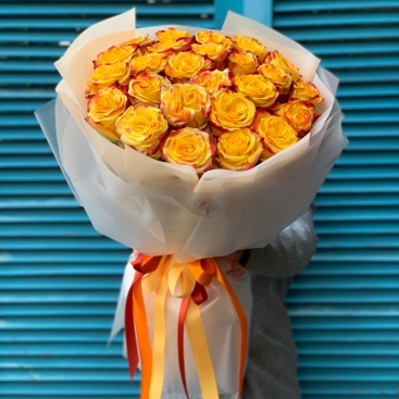 Bouquet of 25 Hi and Yellow roses