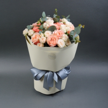 Bouquet of roses Kahala and Sophie spray