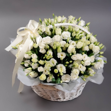Кошик білих еустом