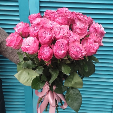 Букет из 25 розовых роз Кантри Блюз