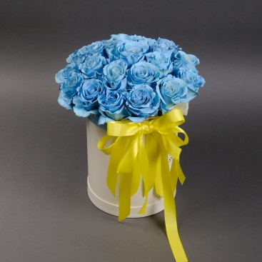 Композиція блакитних троянд