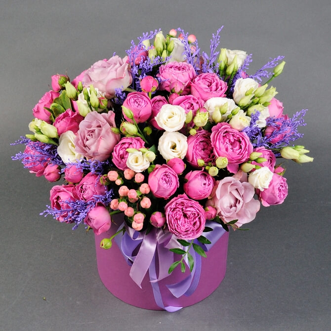 Букет квітів в коробці &quot;Ванільний крем&quot; з трояндою - купити в Києві |  Камелія