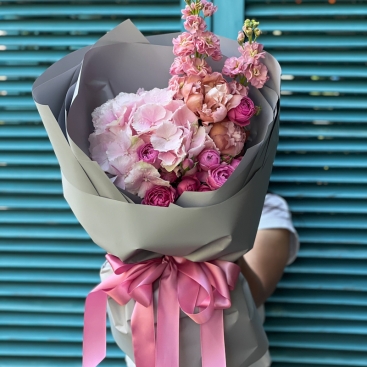 Bouquet Pink mist with peonies and peony-shaped roses