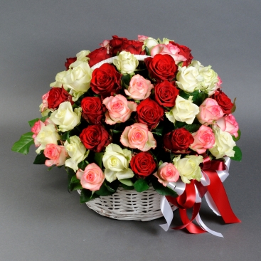 Basket with Avalanche, Marichka and Jumilia roses