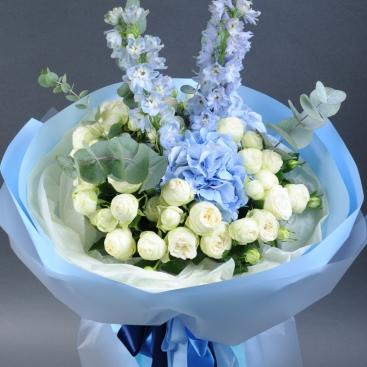 Букет з троянд та гортензій Аделаїда