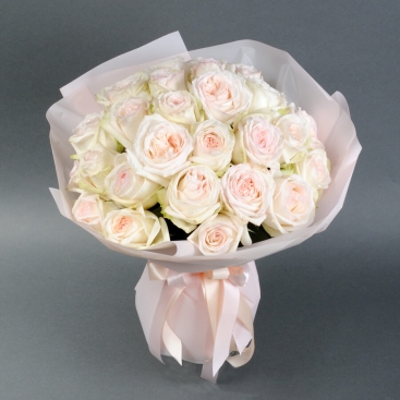 Букет із 29 білих троянд Уайт Охара