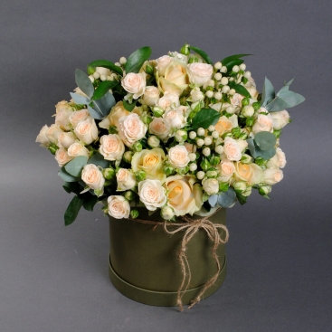 Композиция с розами Пич Аваланч и Елена