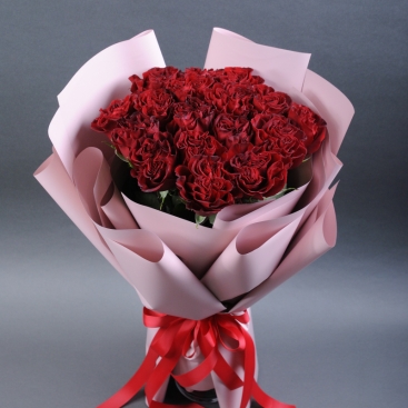 Букет 17 роз Хартс