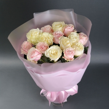 Bouquet of 15 Mondial and Pink Mondial roses