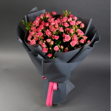 Bouquet of 19 pink Gracia spray roses