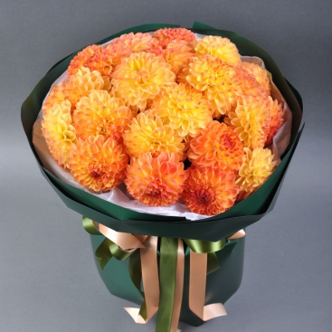 Букет жоржин Бурштинові обійми