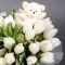 Hatbox with white Tulips and bear - Photo 4