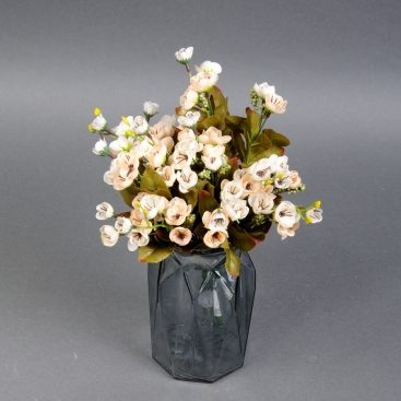 Букет из искусственных яблочных веток