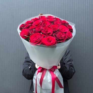 Букет из 19 бархатных роз Гран При