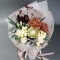 Композиція з піоноподібними трояндами, хризантемами та тюльпанами - Фото 3