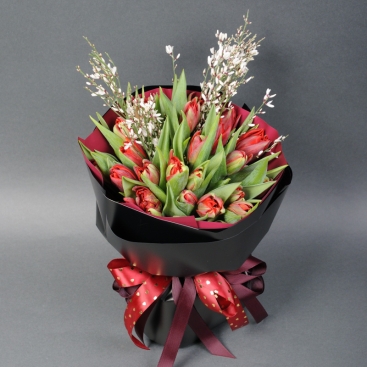 Bouquet of peony-shaped tulips “Red Diamond”