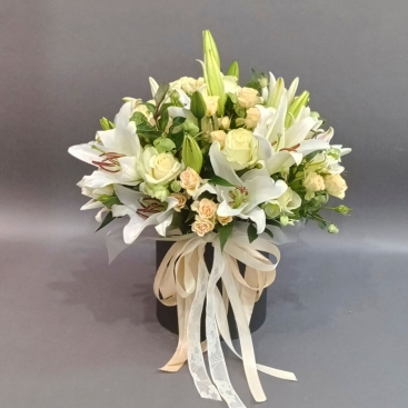 Composition with lilies and a rose