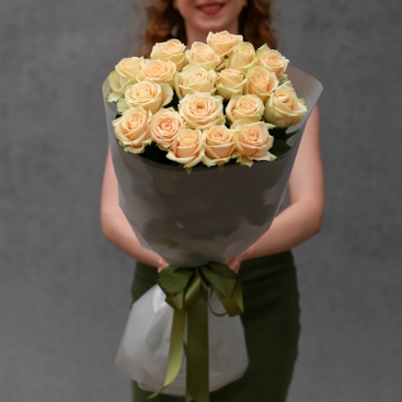 Букет із 19 троянд Піч Аваланч